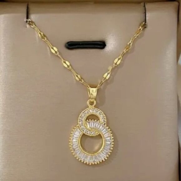 18k Gold Plated Crossover Circles Titanium Steel Diamond Necklace - Picture 2 of 9